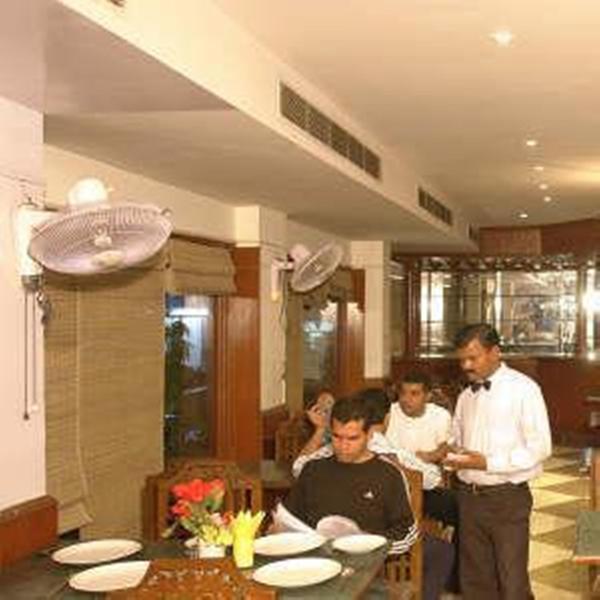 Hotel Raunak International New Delhi Restaurant foto